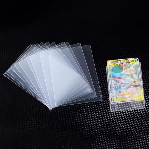 Mica Protectora Transparente para Cartas de Pokémon TCG - Paquete 100 Unidades - Imagen 2