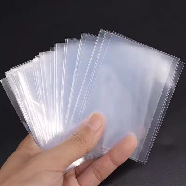 Mica Protectora Transparente para Cartas de Pokémon TCG - Paquete 100 Unidades
