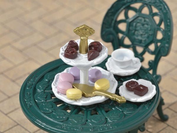 Sylvanian Families – Set de Juego de Té y Golosinas de la Ciudad – Calico Critters - Imagen 5