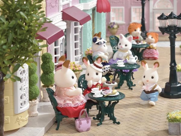 Sylvanian Families – Set de Juego de Té y Golosinas de la Ciudad – Calico Critters - Imagen 4